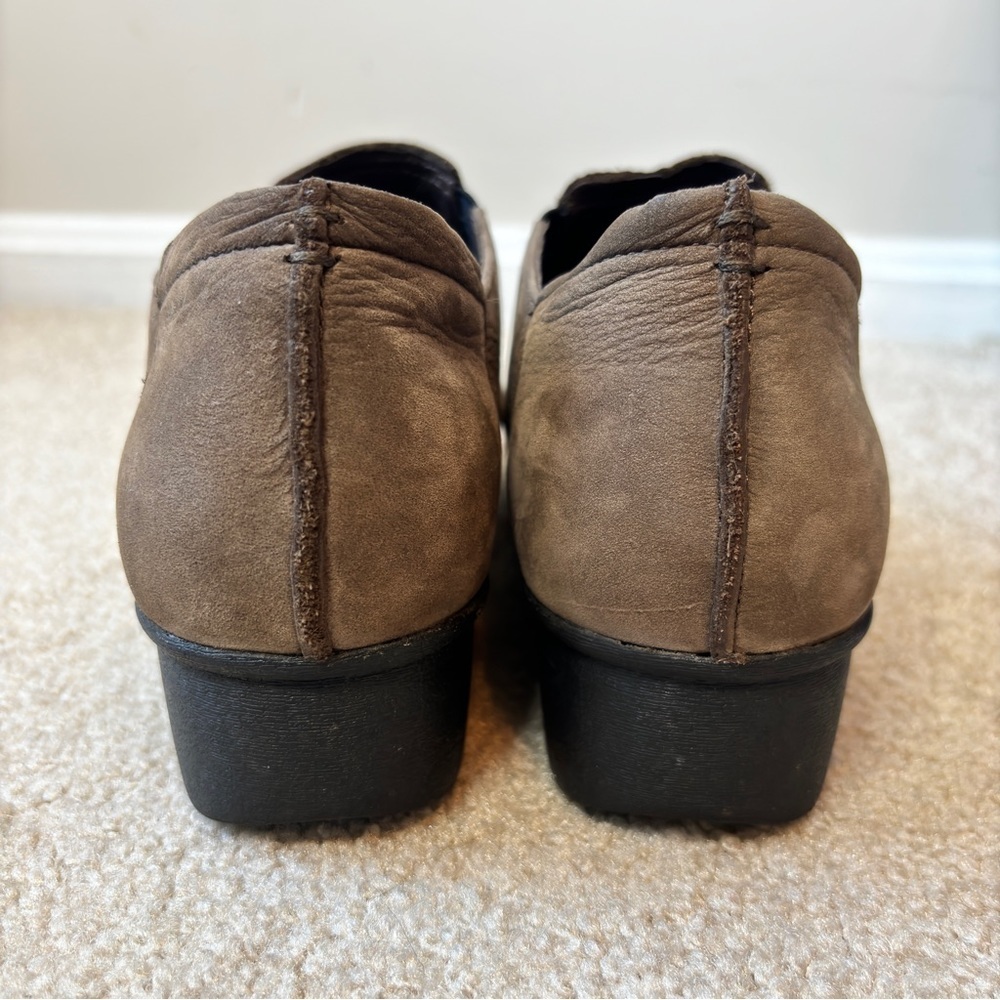 Dansko Lynn‎ Casual Slip on Shoes Khaki Taupe Nubuck Leather Size 39 - Picture 9 of 12